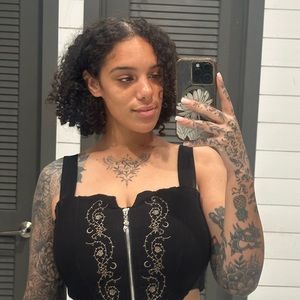 Meet your Posher, Adriana